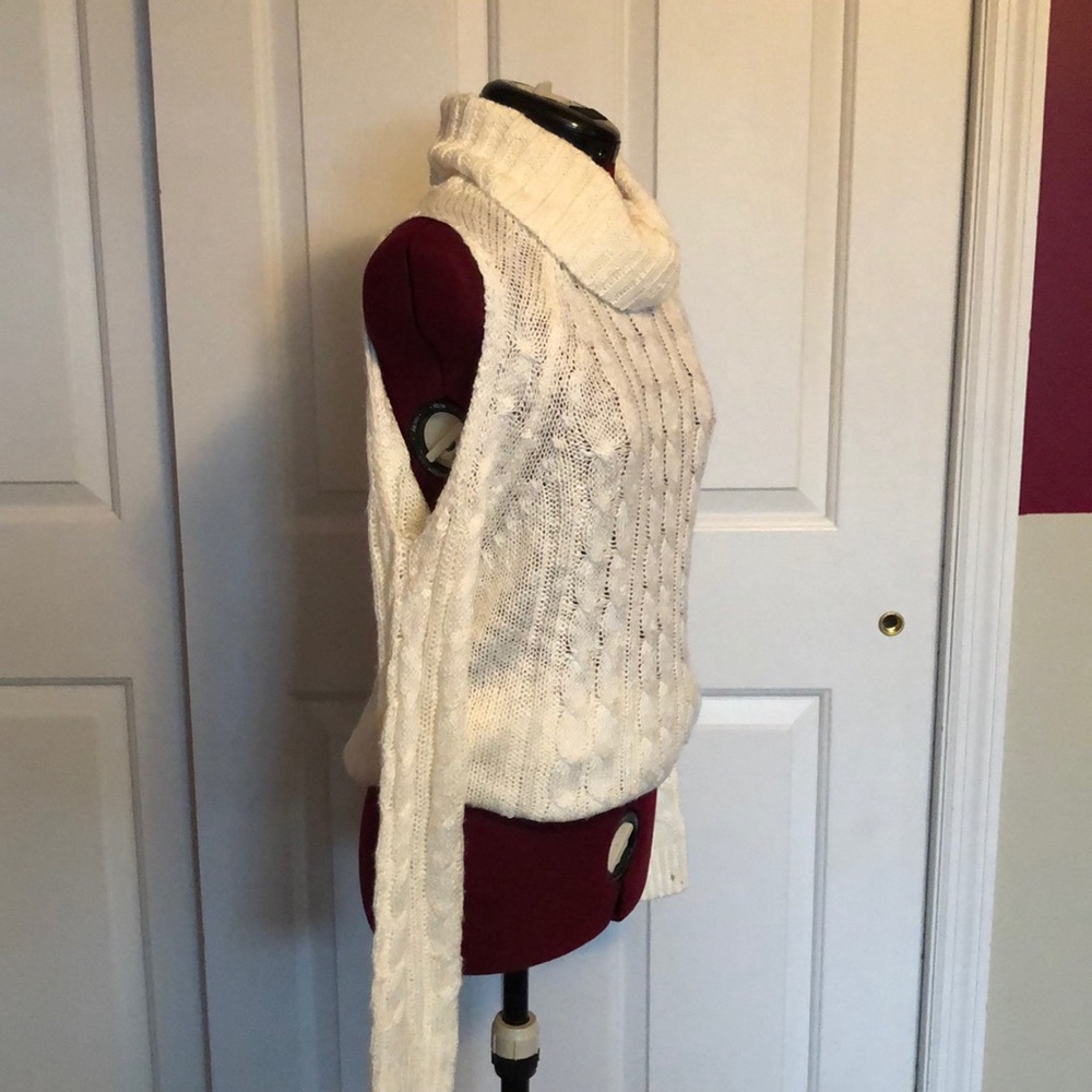 Onetheland / Off-White Knit Sweater - Picture 2 of 6